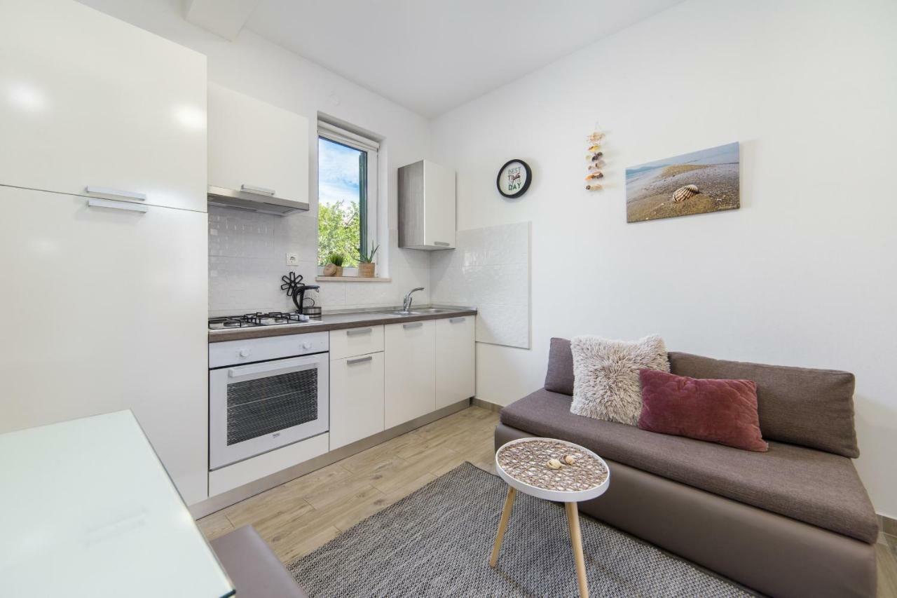 Rogotin Studio Apartment Finta מראה חיצוני תמונה